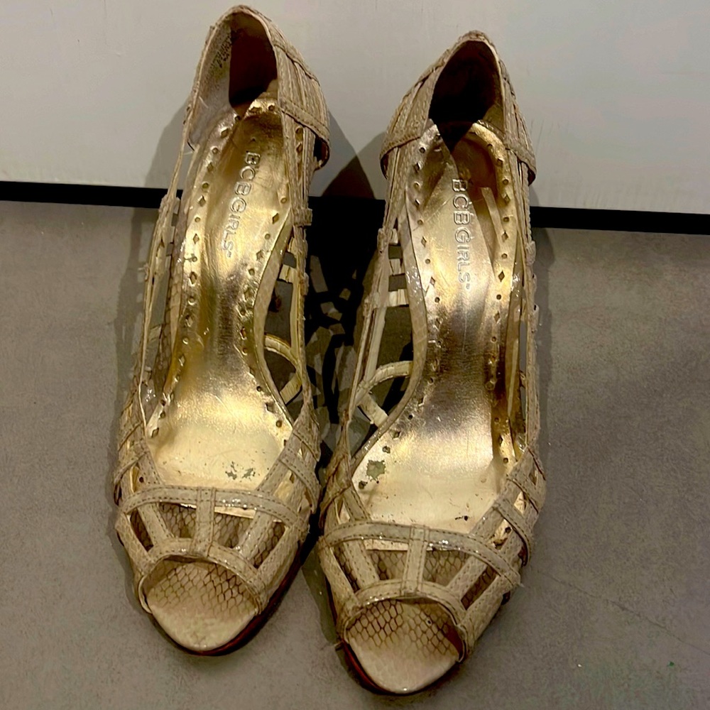 BCBG stilettos 👠 cream color size 7